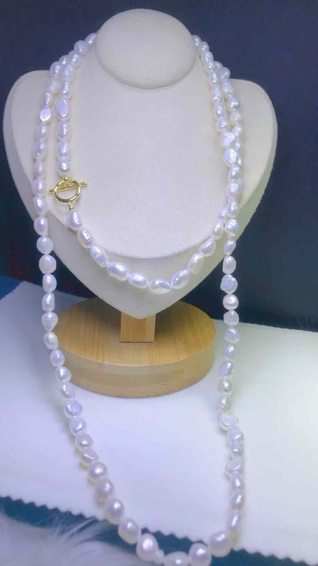 Natural Baroque pearl sweater chain
