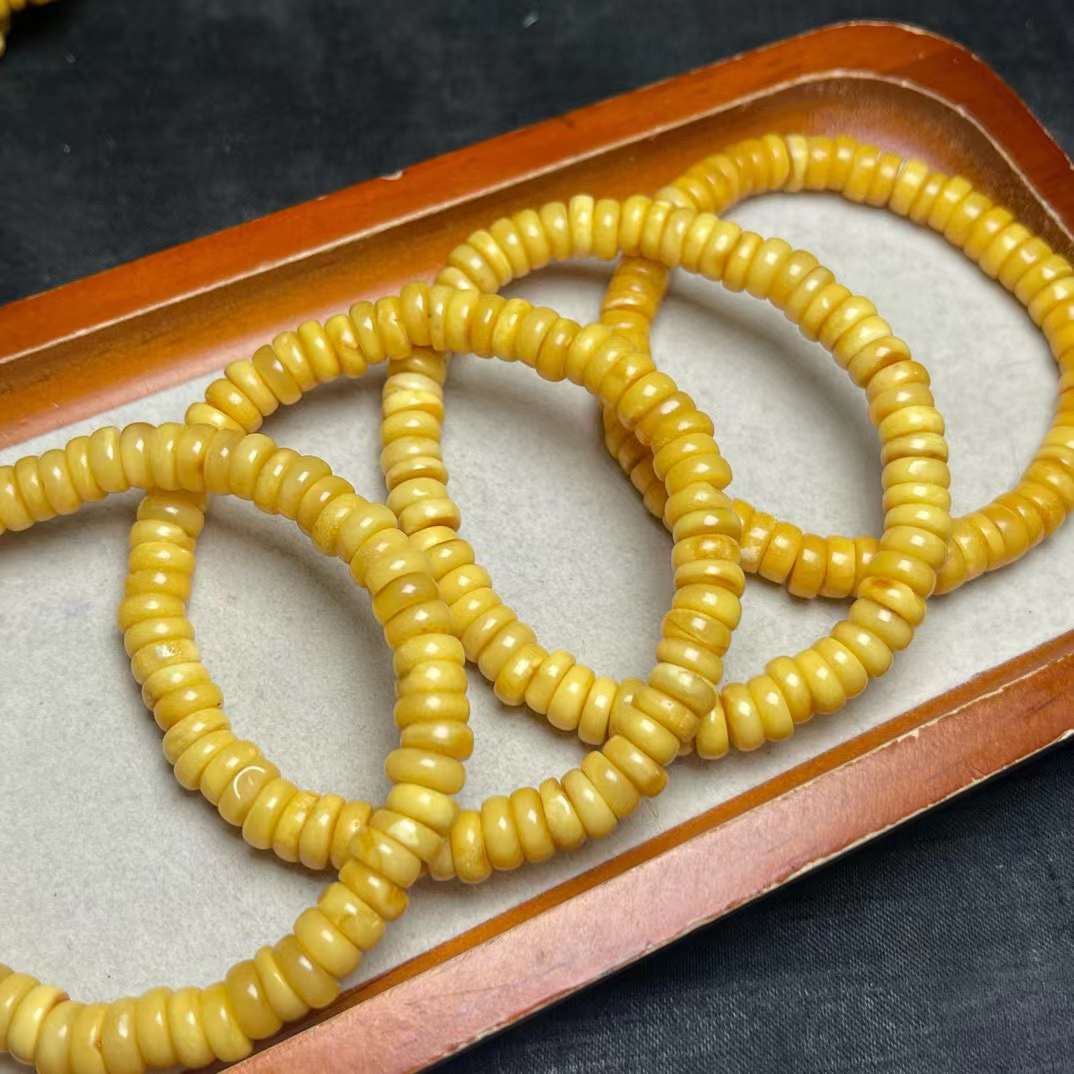 Beeswax disc bead bracelet size 7mm or so, special price 45 US dollars/piece.